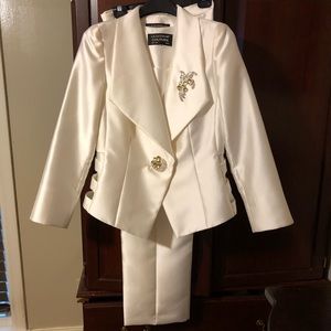 Lily & Taylor Paris/New York 2 piece Pantsuit